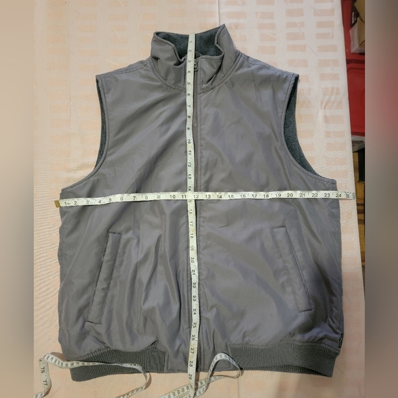 CHAPS Insulated Vest - Picture 2 of 5
